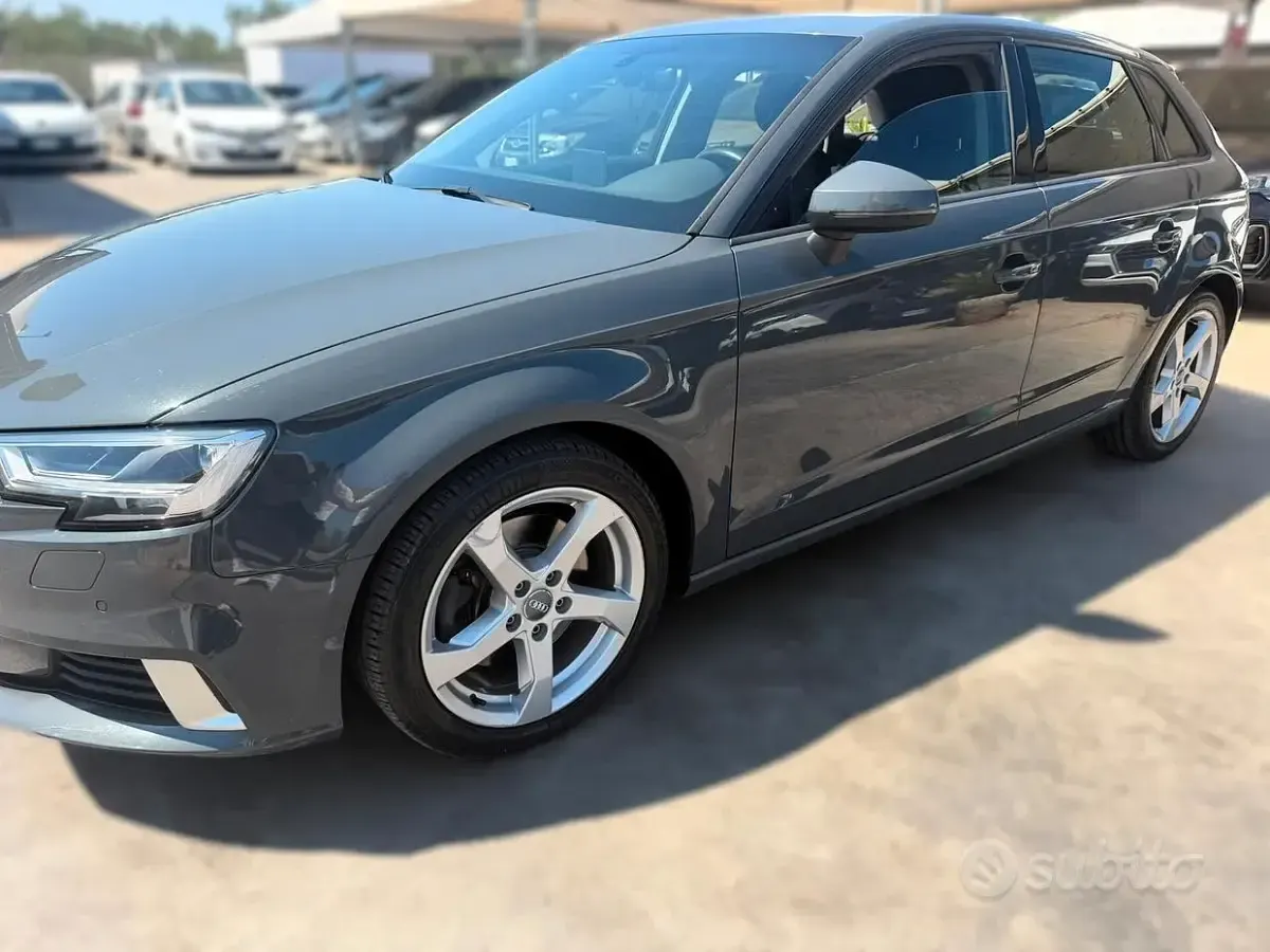 Usata Audi A3 Admired 150 CV (110 kW) 2019 Grigio Berlina