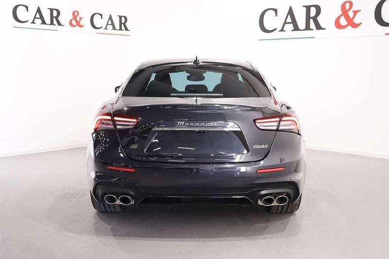 Usata Maserati Ghibli 430 CV (316 kW) 2024 Grigio maratea metallescente Coupé