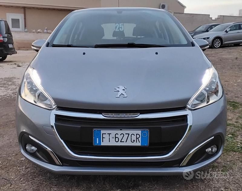 Usata Peugeot 208 Active 102 CV (75 kW) 2019 Grigio Utilitaria