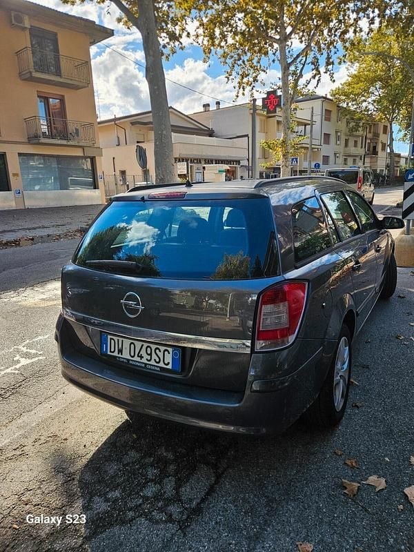 Usata Opel Astra Enjoy 110 CV (80 kW) 2009 Grigio Station wagon