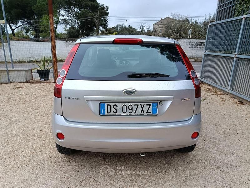Usata Ford Fiesta 68 CV (50 kW) 2008 Argento Utilitaria