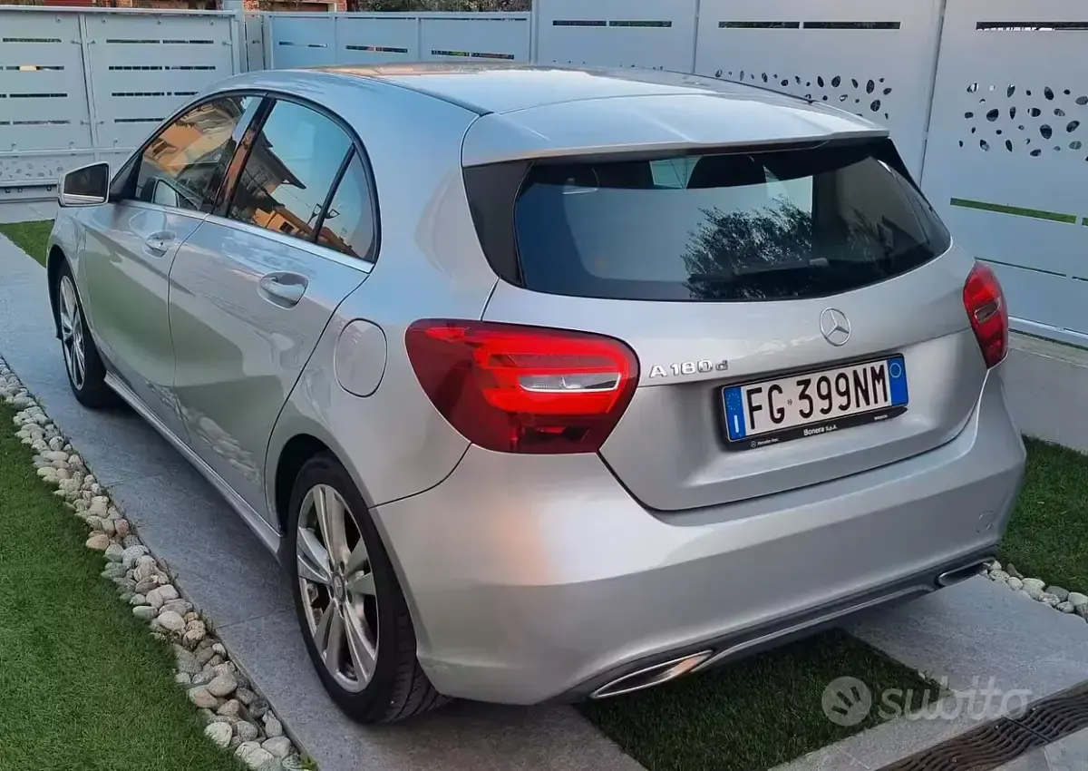 Usata Mercedes CLA180 109 CV (80 kW) 2017 Grigio Coupé
