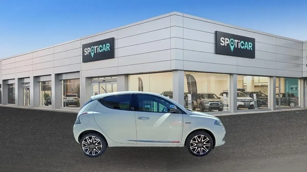 Usata Lancia Ypsilon 69 CV (50 kW) 2020 Bianco Utilitaria