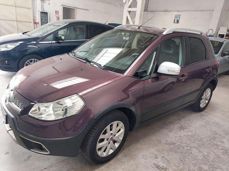 Usata Fiat Sedici Emotion 120 CV (88 kW) 2012 Viola SUV