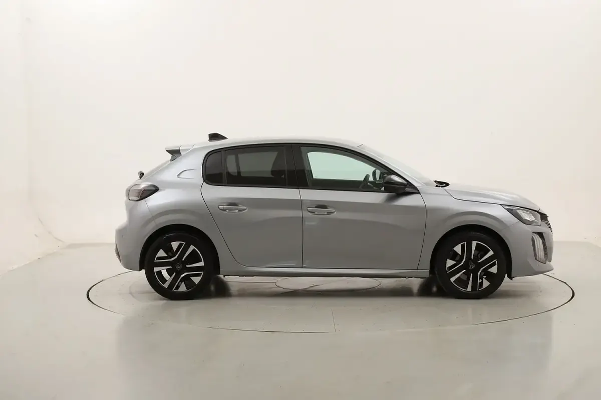 Usata Peugeot 208 Allure 101 CV (74 kW) 2025 Utilitaria
