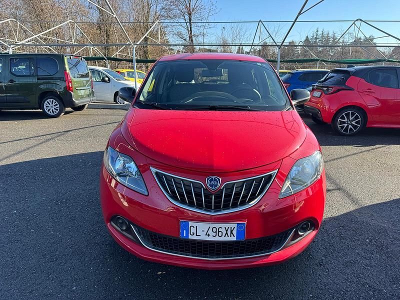 Usata Lancia Ypsilon Silver 69 CV (50 kW) 2023 Rosso Utilitaria