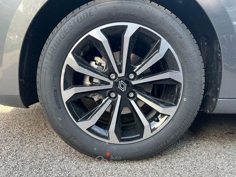 Nuova Renault Clio V Techno 101 CV (74 kW) 2025 Grigio scuro Berlina