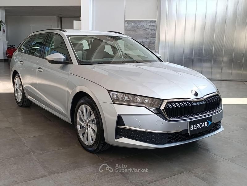 Argento Usata 2025 Skoda Octavia Executive Station wagon | 26.400 € (Buon prezzo) - Immagine 1/4