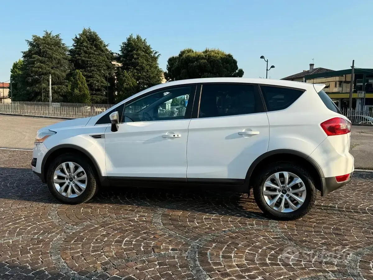 Usata Ford Kuga Titanium 136 CV (100 kW) 2009 Bianco SUV