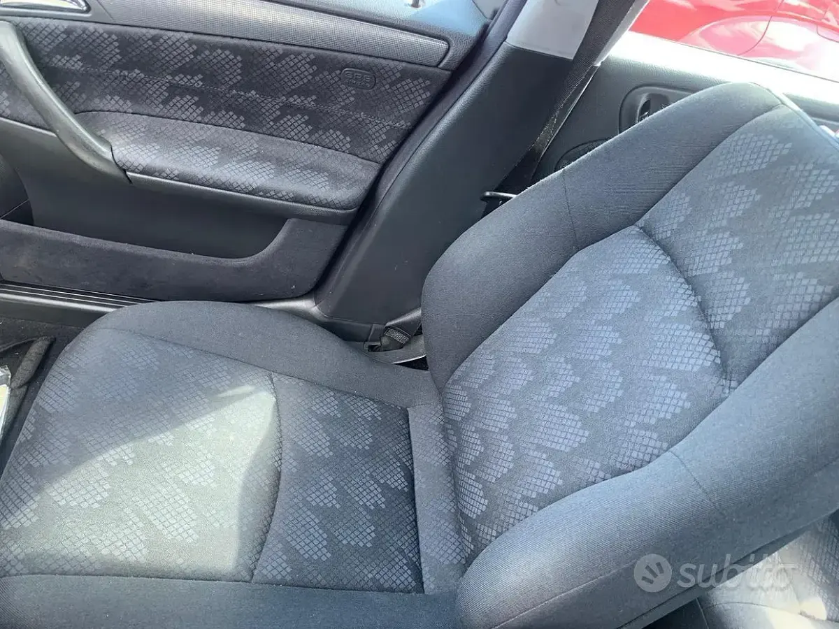 Usata Mercedes C200 163 CV (119 kW) 2002 Grigio Berlina