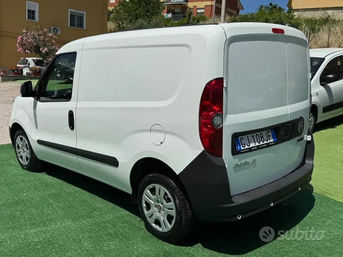 Usata Fiat Doblò S 105 CV (77 kW) 2022 Bianco Monovolume