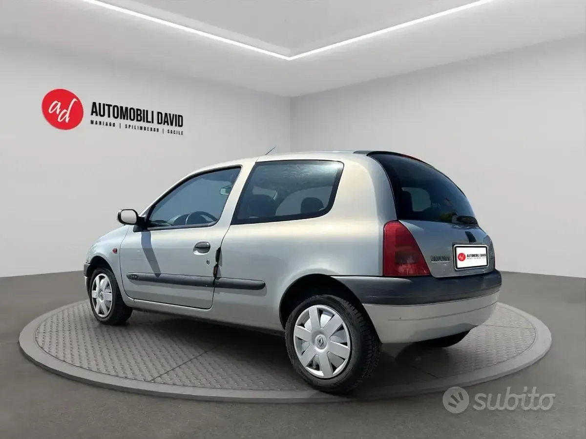 Usata Renault Clio II 98 CV (72 kW) 2000 Grigio Utilitaria