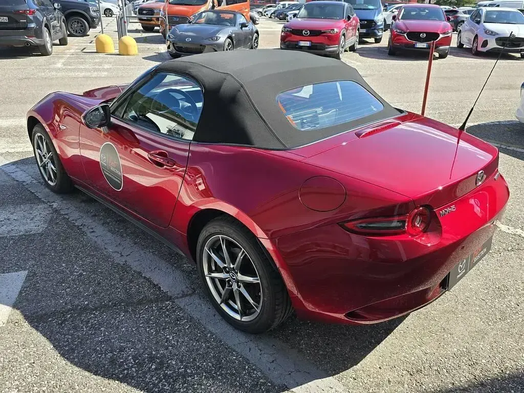 Usata Mazda MX5 132 CV (97 kW) 2025 Soul red crystal Cabrio