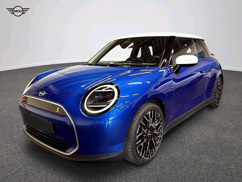 Usata Mini Cooper SE Favoured 160 kW (218 CV) 2025 Blu/azzurro Utilitaria