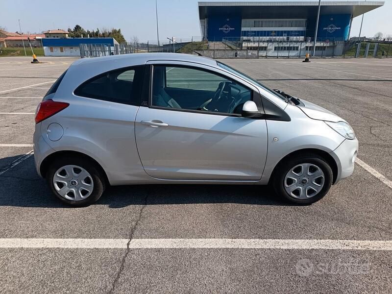 Usata Ford Ka Titanium 69 CV (50 kW) 2010 Grigio Utilitaria
