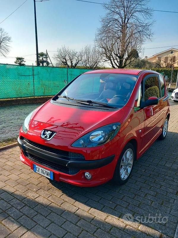 Usata Peugeot 1007 70 CV (51 kW) 2006 Rosso Monovolume