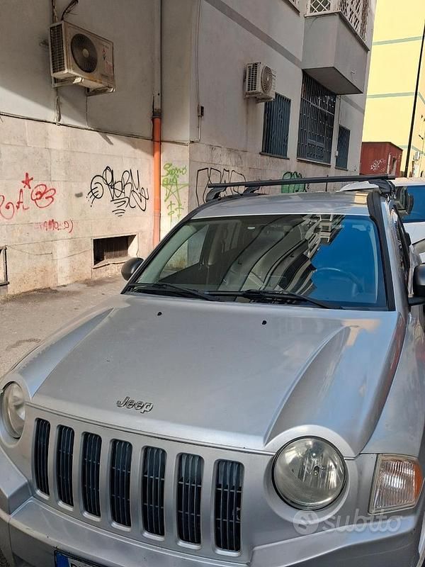 Grigio Usata 2009 Jeep Compass SUV | 2400 € (Buon prezzo) - Immagine 1/4