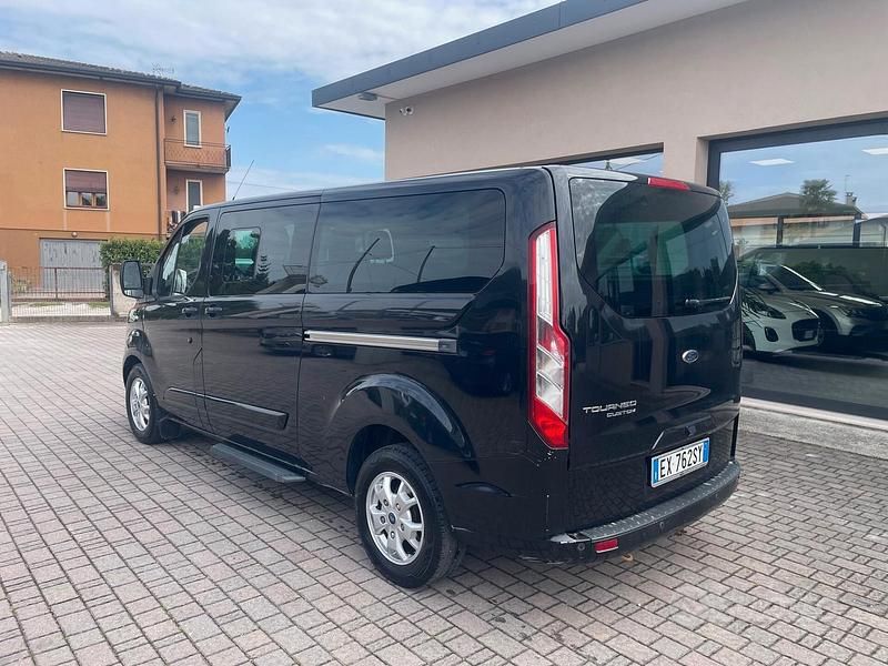 Usata Ford Tourneo Titanium 155 CV (114 kW) 2014 Nero Monovolume
