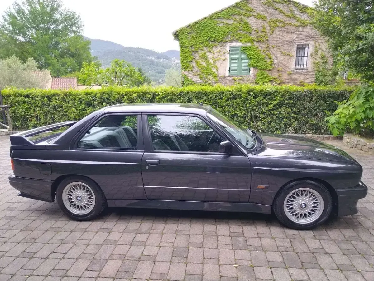 Usata BMW M3 194 CV (142 kW) 1988 Diamantschwarz met 181 Berlina