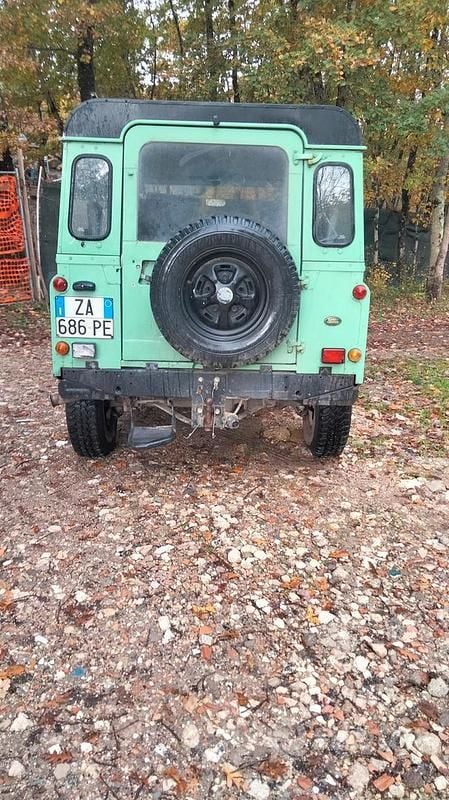 Verde Usata 1998 Land Rover Defender Due volumi | 16.800 € (Ottimo prezzo) - Immagine 1/4