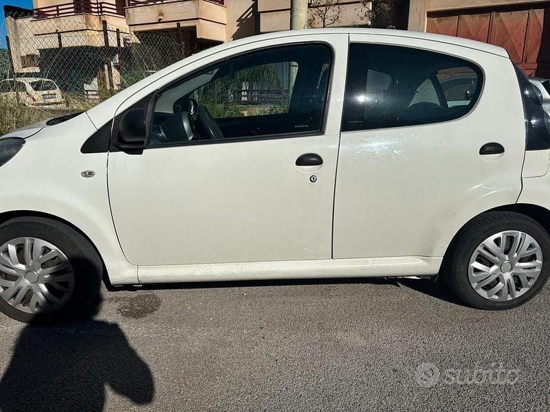 Usado Citroën C1 68 CV (50 kW) 2015 Blanco Utilitario