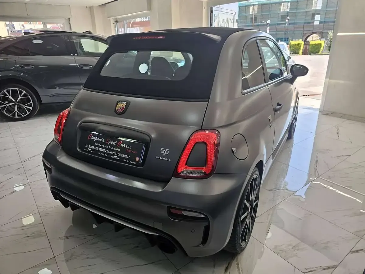 Usata Abarth 595C 179 CV (131 kW) 2022 Grigio moda satinato Cabrio