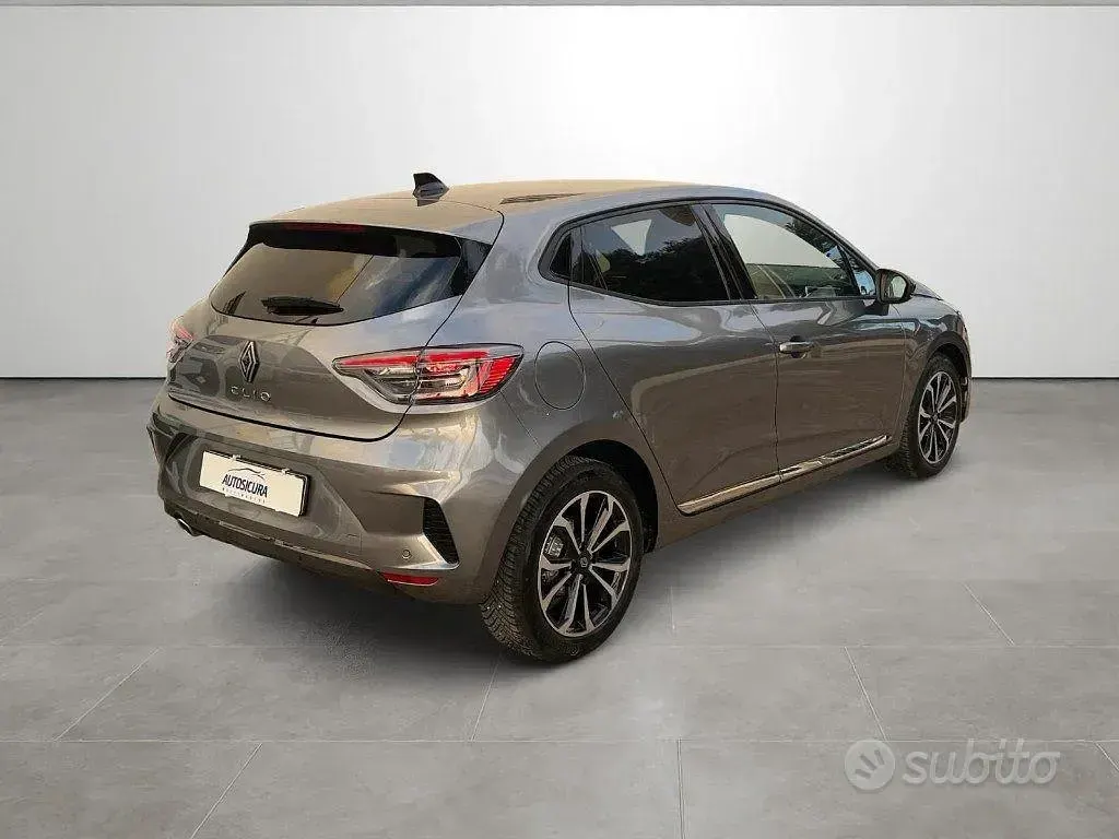 Usata Renault Clio V Techno 90 CV (66 kW) 2025 Grigio Berlina
