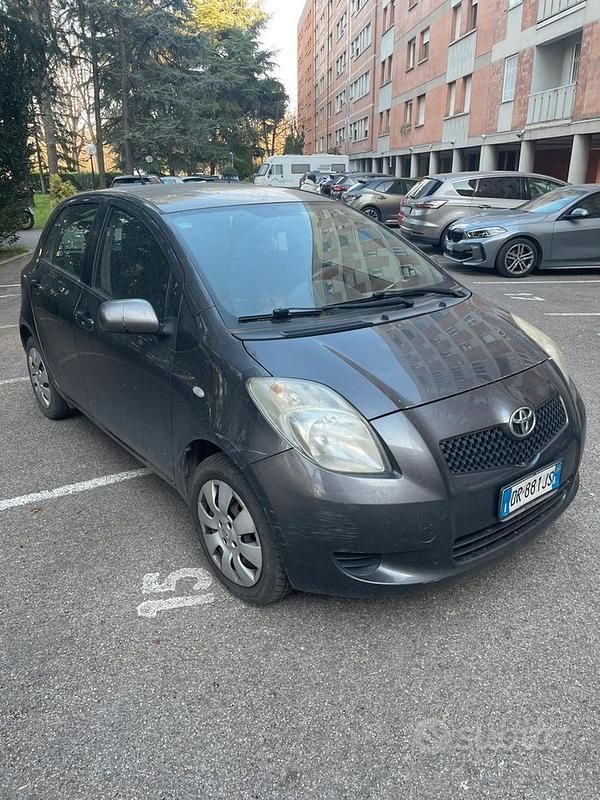 Usata Toyota Yaris 2005 Grigio Berlina