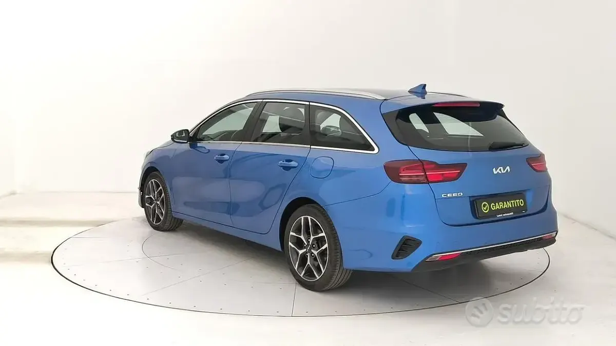 Usata Kia Ceed 136 CV (100 kW) 2023 Blu Utilitaria