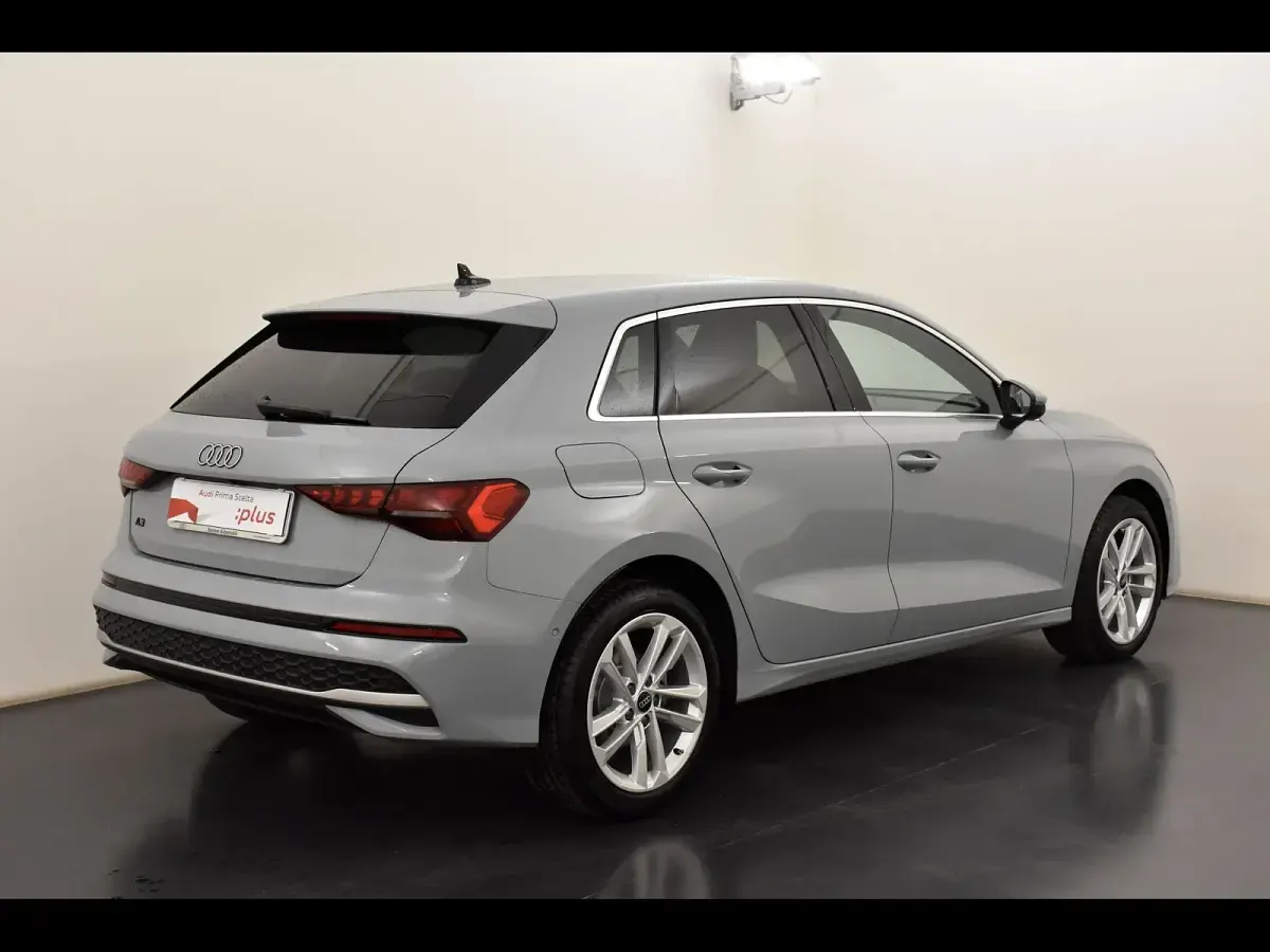 Nuova Audi A3 Advanced 150 CV (110 kW) 2025 Grigio freccia perla Berlina
