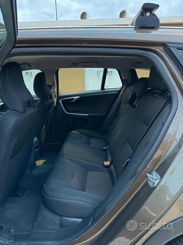 Occasion Volvo V60 CC Business Edition 150 ch (110 kW) 2017 Marron Break