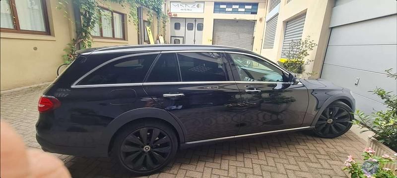 Usata Mercedes E220 All-Terrain Premium Plus 194 CV (142 kW) 2017 Nero Station wagon