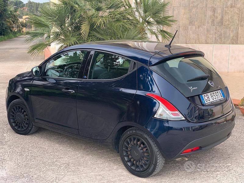 Usata Lancia Ypsilon 69 CV (50 kW) 2020 Blu Utilitaria