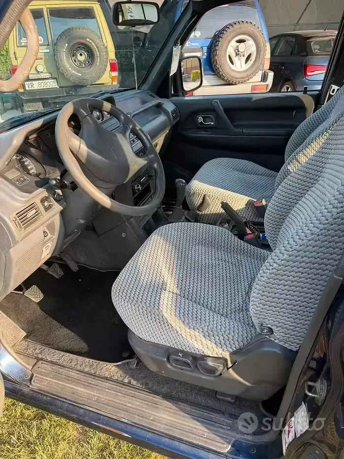 Usata Mitsubishi Pajero Top 100 CV (73 kW) 1998 Blu SUV