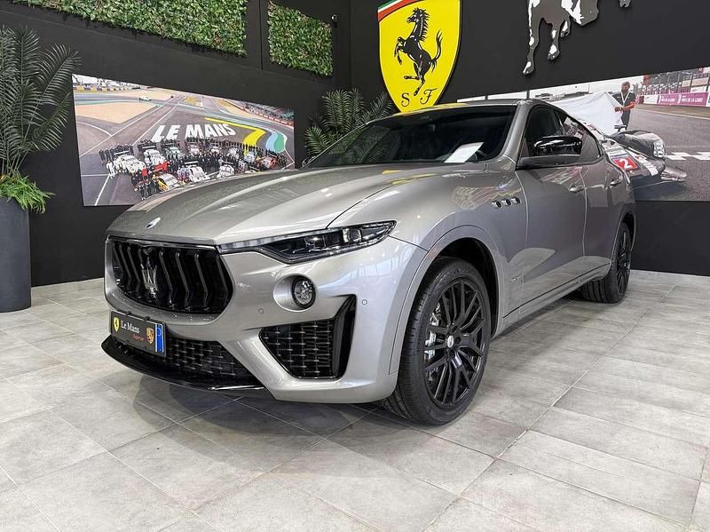 Usata Maserati Levante 250 CV (183 kW) 2021 Grigio nuvolari tristrato SUV