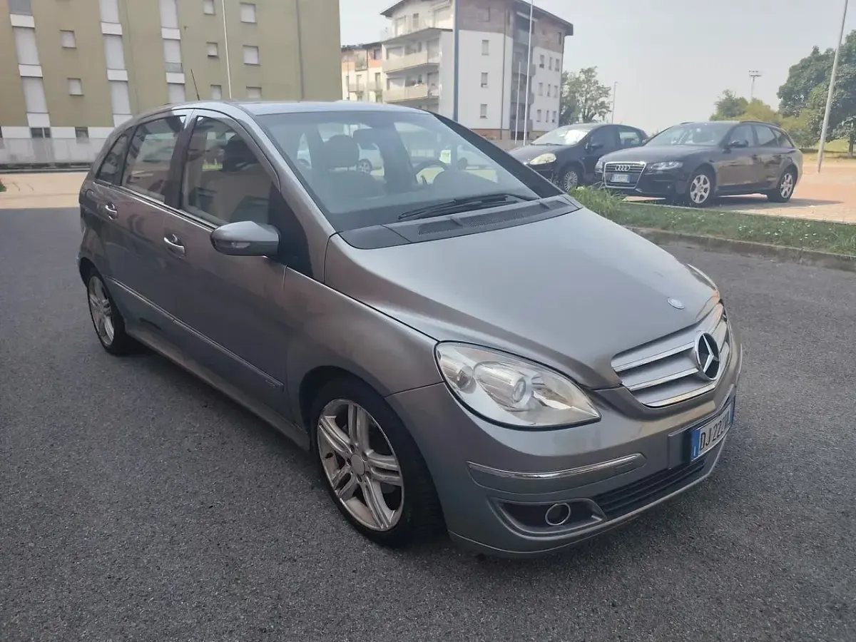 Usata Mercedes B170 116 CV (85 kW) 2007 Oro Monovolume