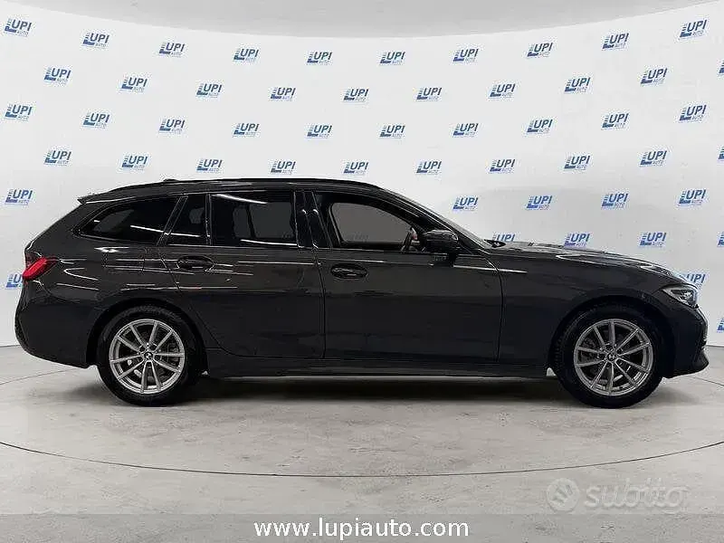 Usata BMW 320e Sport Line 190 CV (139 kW) 2022 Nero Station wagon
