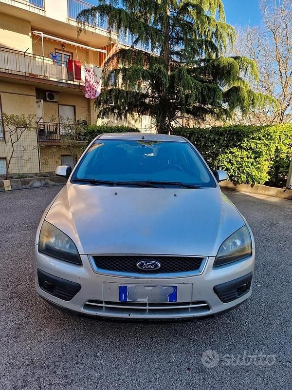 Usata Ford Focus 90 CV (66 kW) 2006 Grigio Utilitaria
