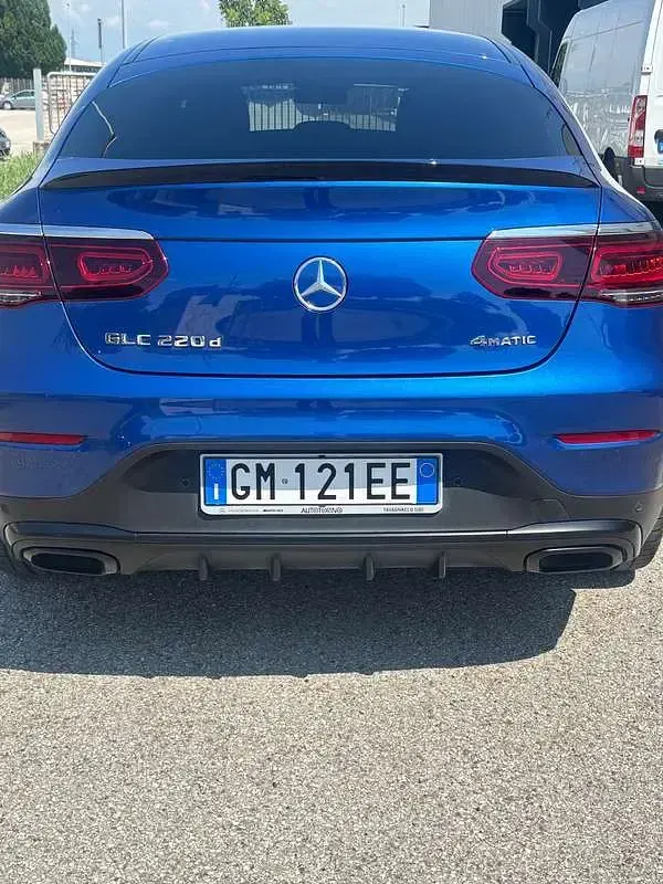 Usata Mercedes GLC220 194 CV (142 kW) 2023 Blu/azzurro SUV