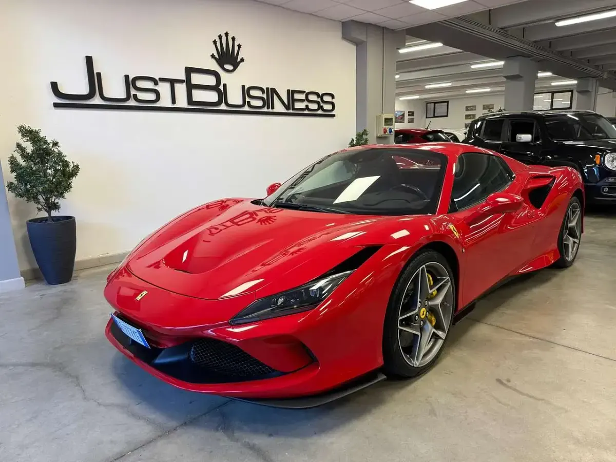 Usata Ferrari F8 721 CV (530 kW) 2021 Rosso Cabrio