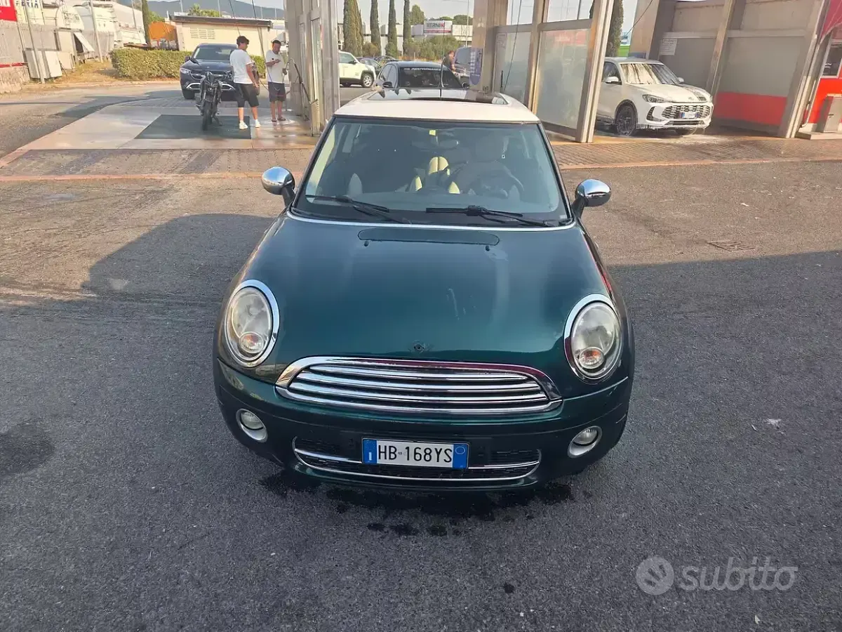 Usata Mini Cooper 109 CV (80 kW) 2010 Verde Utilitaria