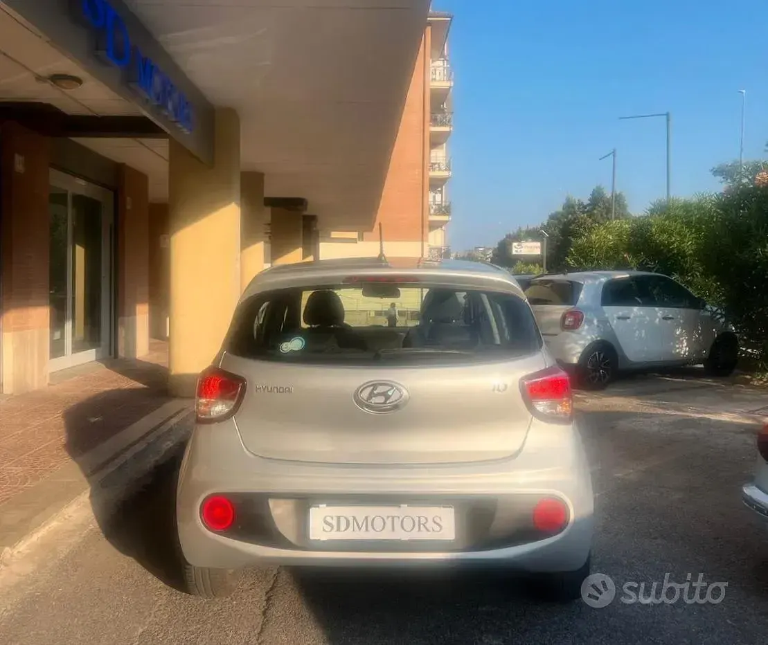 Usata Hyundai i10 Comfort 67 CV (49 kW) 2017 Grigio Utilitaria