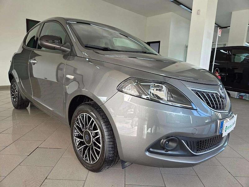 Grigio scuro Usata 2024 Lancia Ypsilon S Due volumi | 13.800 € (Cara) - Immagine 1/4