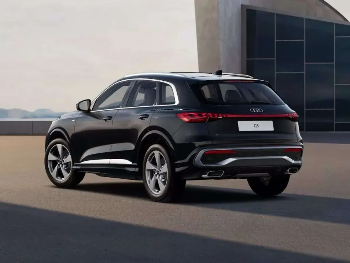 Nuova Audi Q5 S-Line 204 CV (150 kW) 2026 Nero mito metallizzato SUV