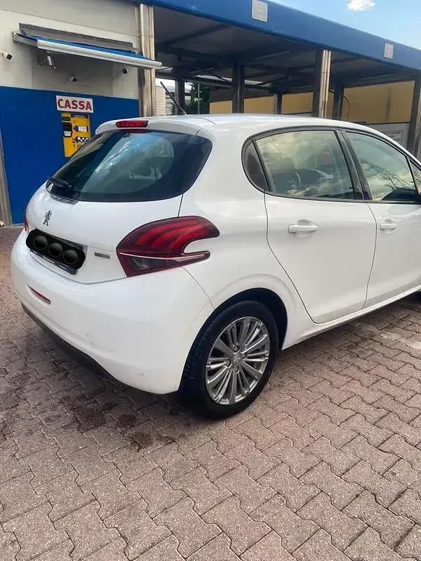 Usata Peugeot 208 Active 82 CV (60 kW) 2016 Bianco Utilitaria