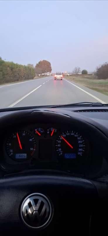 Usata VW Golf IV 101 CV (74 kW) 2002 Berlina