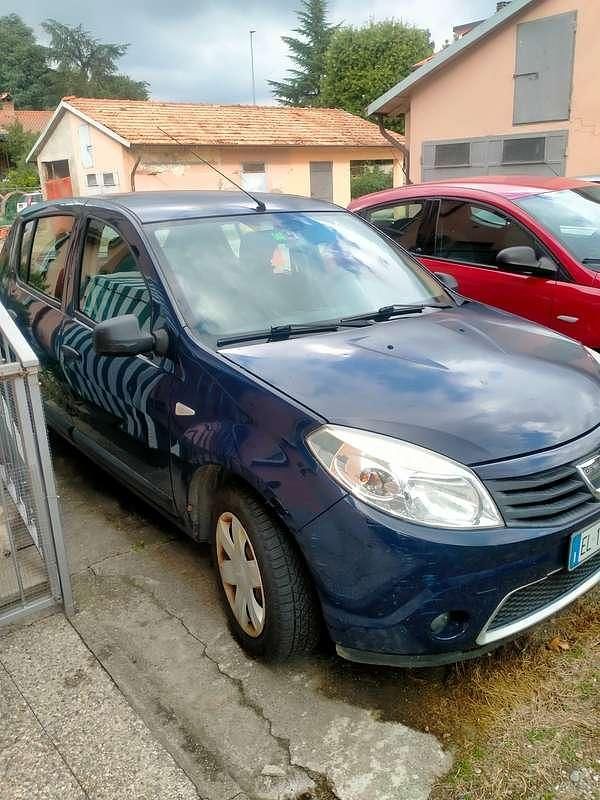 Blu/azzurro Usata 2011 Dacia Sandero Due volumi | 2500 € (Buon prezzo) - Immagine 1/4