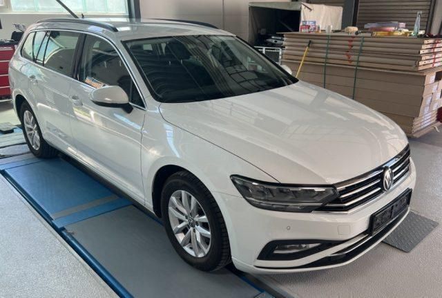 Usata VW Passat Business+ 150 CV (110 kW) 2022 Bianco Station wagon