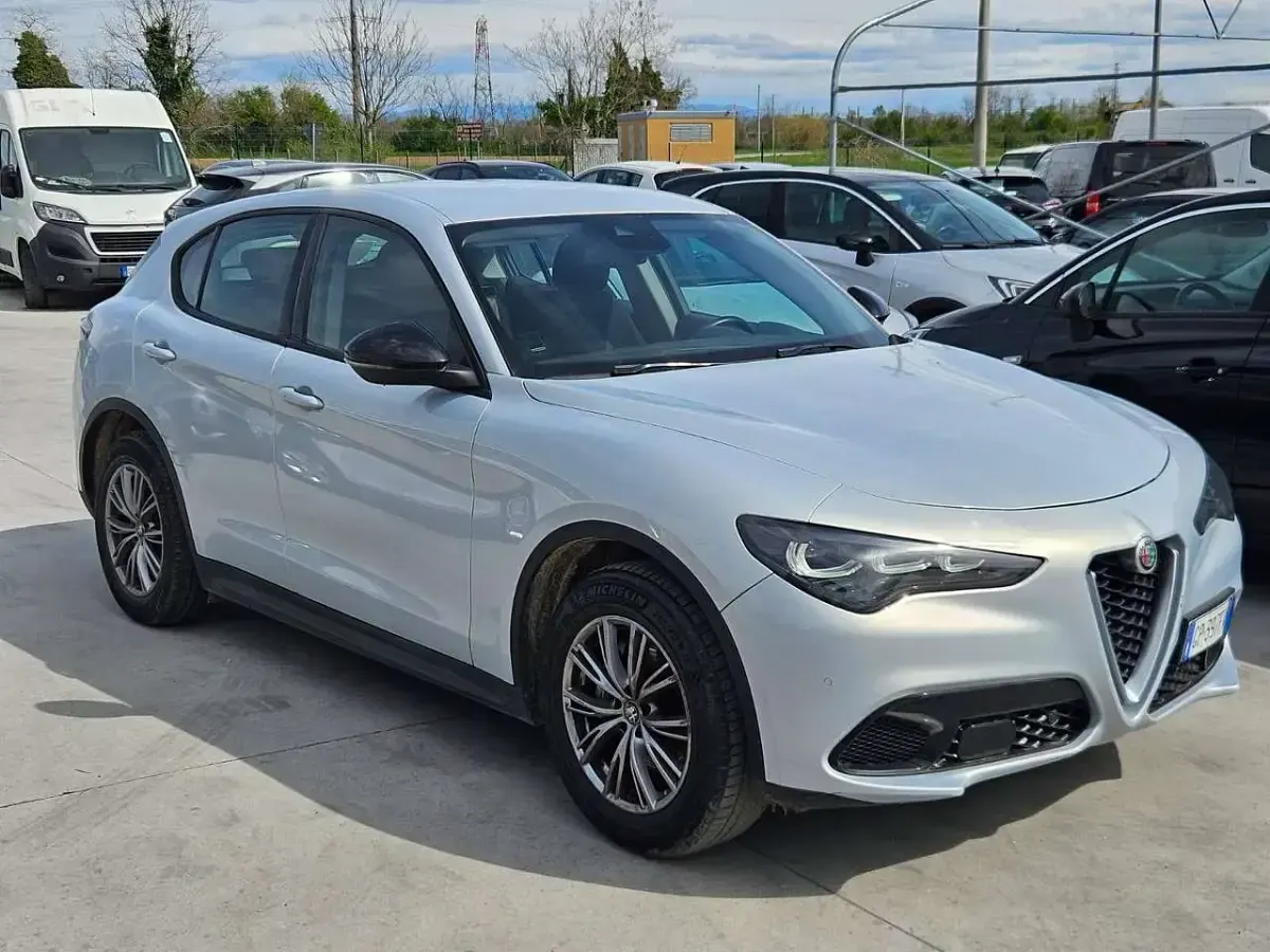 Usata Alfa Romeo Stelvio Super 209 CV (153 kW) 2023 Nero SUV