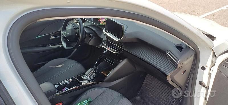 Usata Peugeot e-208 56 kW (77 CV) 2020 Bianco Utilitaria